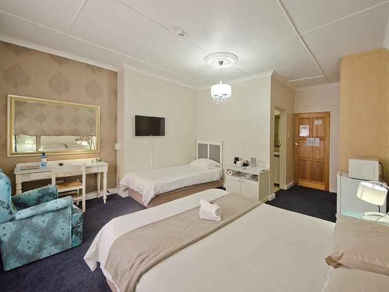The Russel Hotel Knysna Bagian luar foto