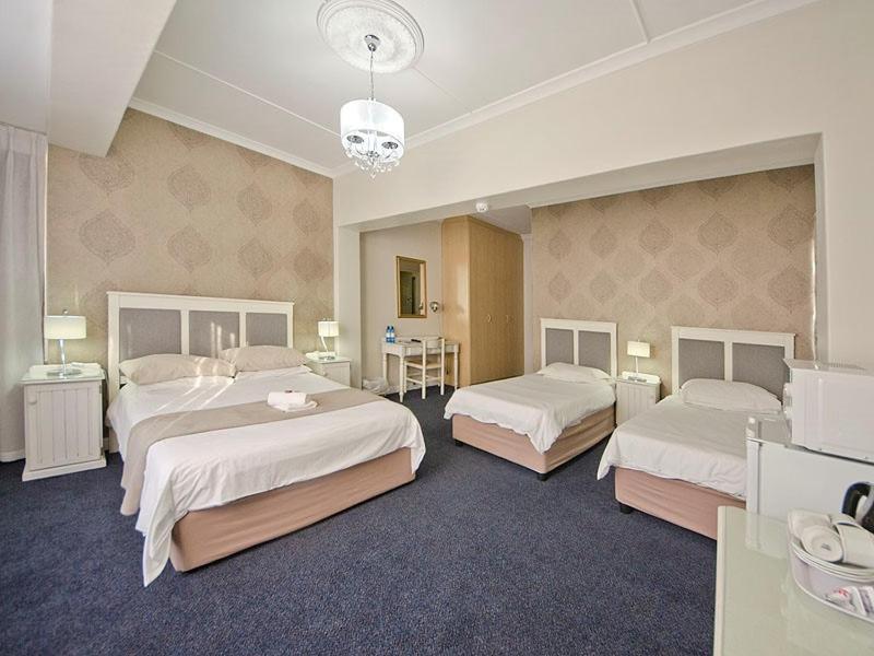 The Russel Hotel Knysna Bagian luar foto