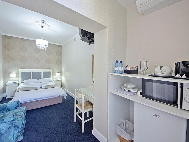 The Russel Hotel Knysna Bagian luar foto