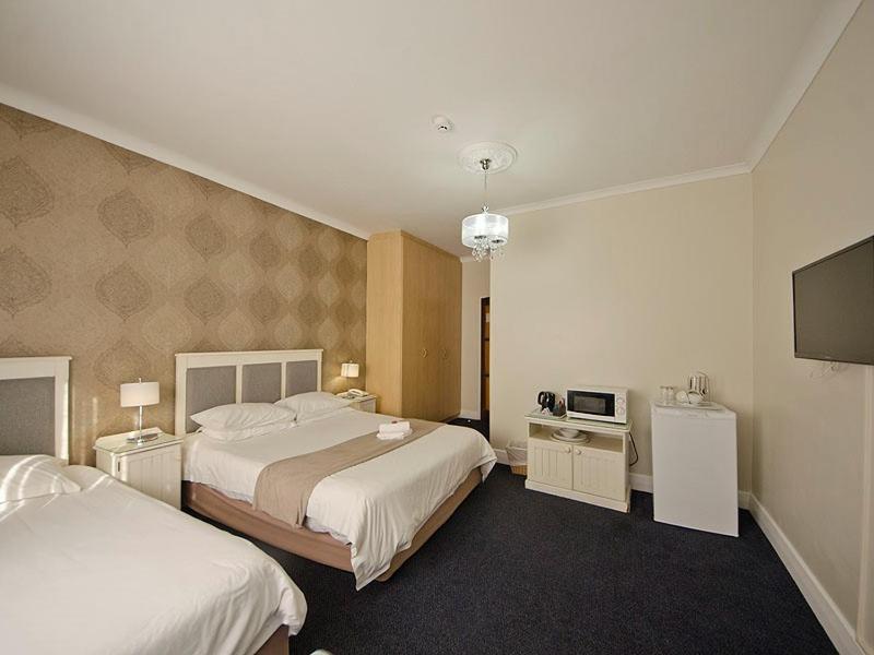The Russel Hotel Knysna Bagian luar foto