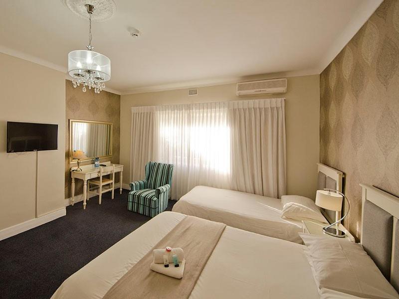 The Russel Hotel Knysna Bagian luar foto
