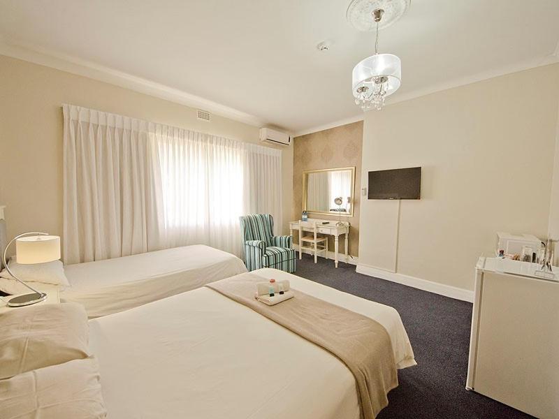 The Russel Hotel Knysna Bagian luar foto