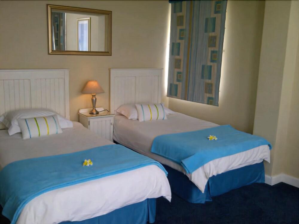 The Russel Hotel Knysna Bagian luar foto