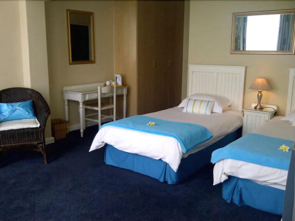 The Russel Hotel Knysna Bagian luar foto