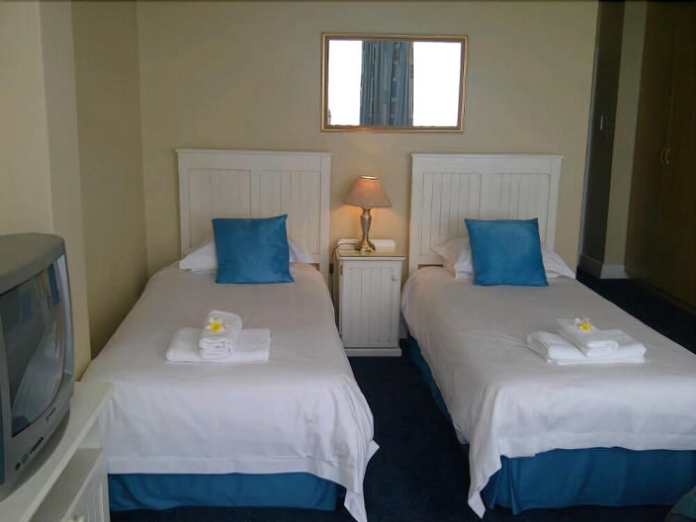 The Russel Hotel Knysna Bagian luar foto
