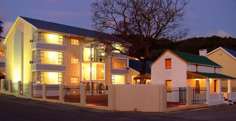 The Russel Hotel Knysna Bagian luar foto