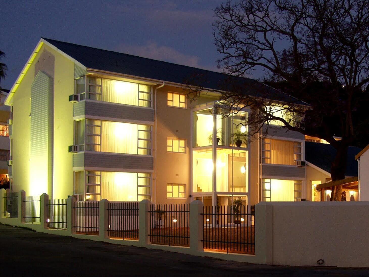 The Russel Hotel Knysna Bagian luar foto